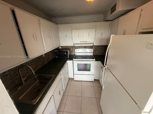 6675 W 4th Avenue 402, Hialeah, FL 33012