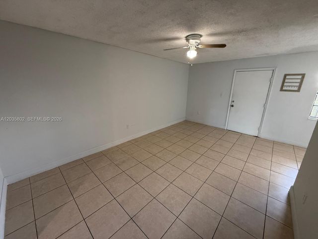 6675 W 4th Avenue 402, Hialeah, FL 33012