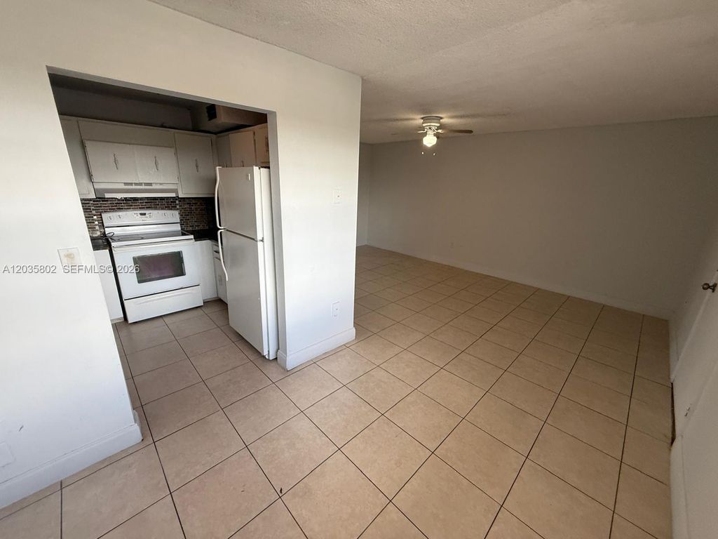 6675 W 4th Avenue 402, Hialeah, FL 33012