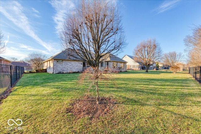 2371 Willow Lakes E Boulevard, Greenwood, IN 46143