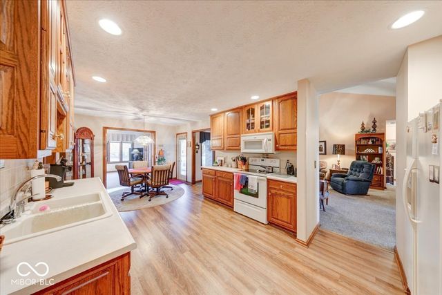 2371 Willow Lakes E Boulevard, Greenwood, IN 46143