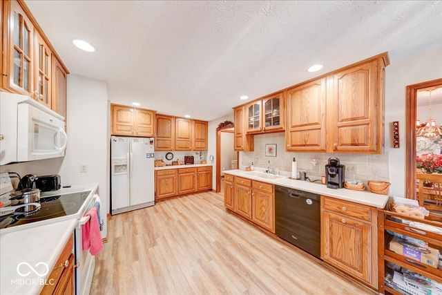 2371 Willow Lakes E Boulevard, Greenwood, IN 46143