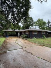 618 S Roselawn, West Memphis, AR 72301