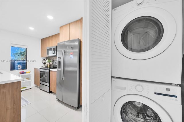 287 NW 13th Pl, Florida City, FL 33034