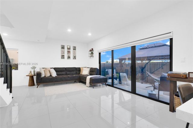 287 NW 13th Pl, Florida City, FL 33034