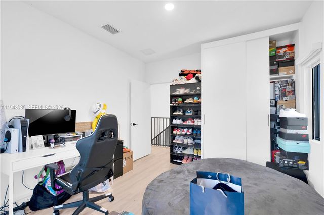 287 NW 13th Pl, Florida City, FL 33034