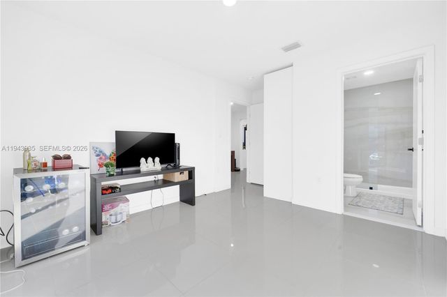 287 NW 13th Pl, Florida City, FL 33034