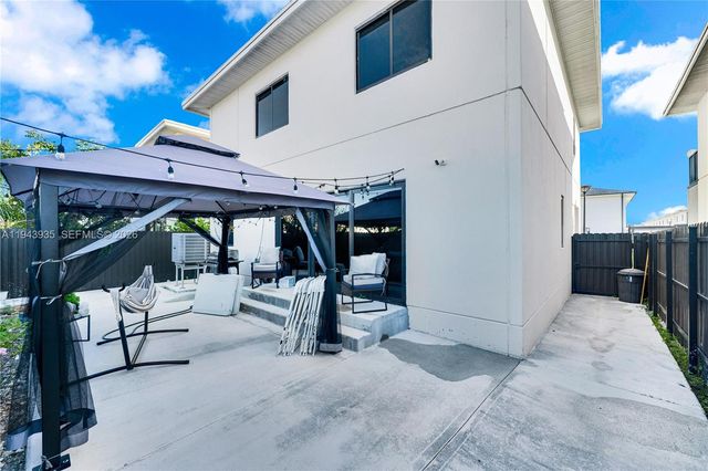 287 NW 13th Pl, Florida City, FL 33034