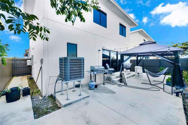 287 NW 13th Pl, Florida City, FL 33034