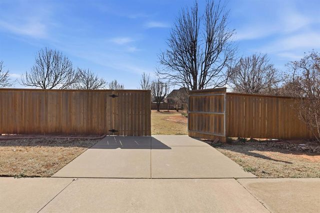 1414 E Twin Brook Terrace, Mustang, OK 73064