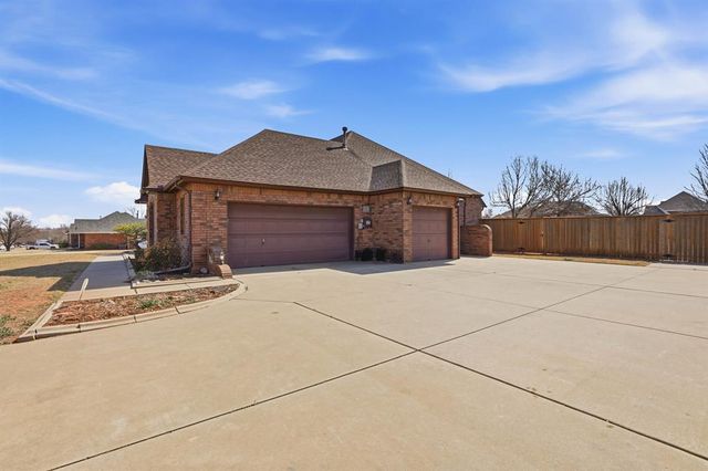 1414 E Twin Brook Terrace, Mustang, OK 73064