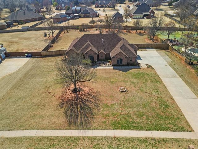 1414 E Twin Brook Terrace, Mustang, OK 73064
