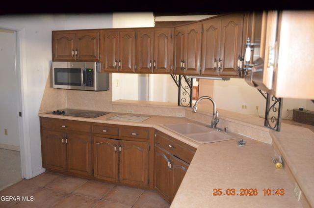 900 DULCINEA Court, Santa Teresa, NM 88008