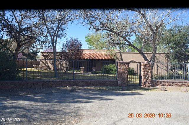 900 DULCINEA Court, Santa Teresa, NM 88008