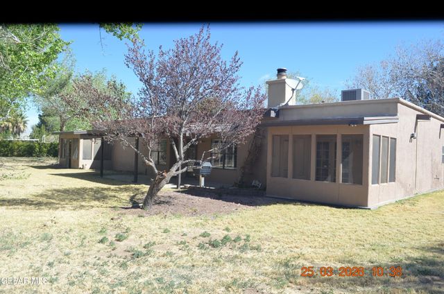 900 DULCINEA Court, Santa Teresa, NM 88008