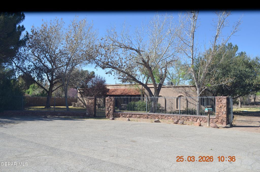900 DULCINEA Court, Santa Teresa, NM 88008