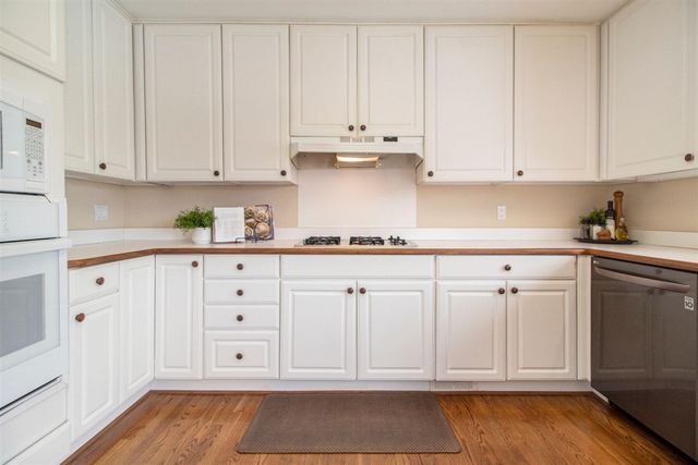 2766 Maitland Drive, Ann Arbor, MI 48105