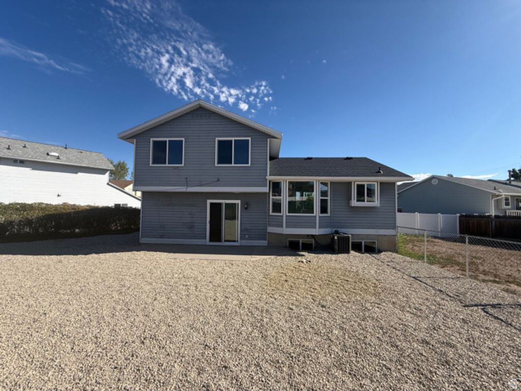 5953 W CAPE COD DR, West Valley City, UT 84128 — photo 2