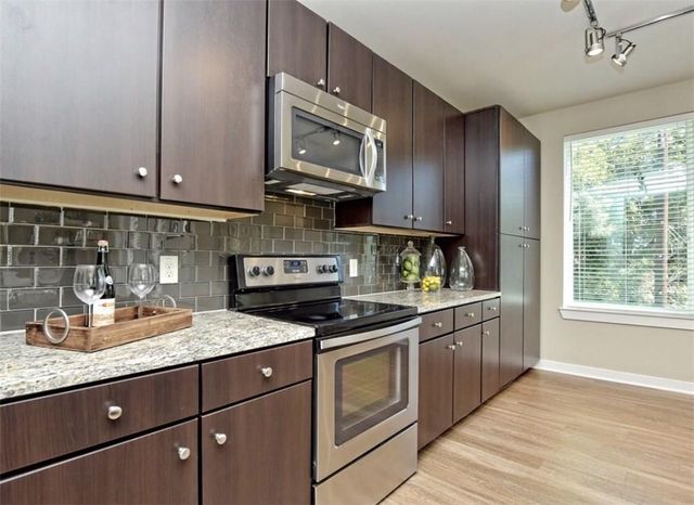 1900 Barton Springs RD 5004, Austin, TX 78704