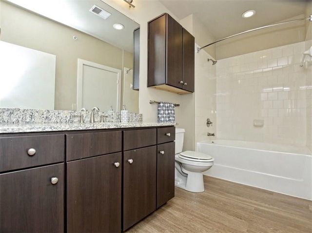 1900 Barton Springs RD 5004, Austin, TX 78704