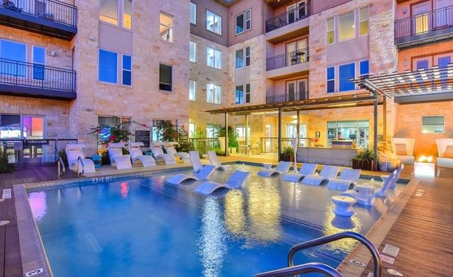 1900 Barton Springs RD 5004, Austin, TX 78704