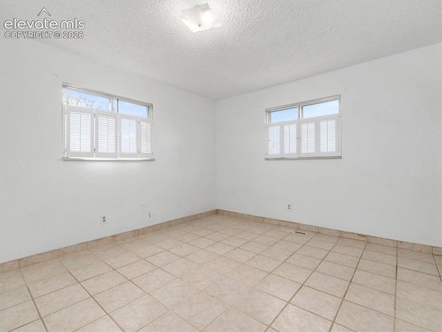 207 Autobee Lane, Avondale, CO 81022