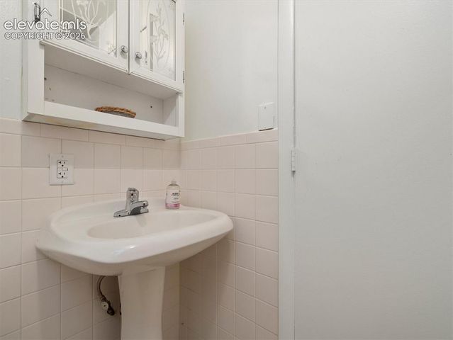 207 Autobee Lane, Avondale, CO 81022