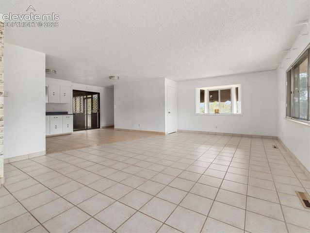 207 Autobee Lane, Avondale, CO 81022