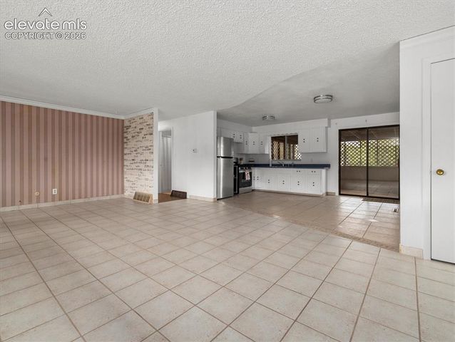 207 Autobee Lane, Avondale, CO 81022