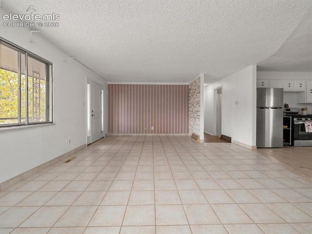 207 Autobee Lane, Avondale, CO 81022