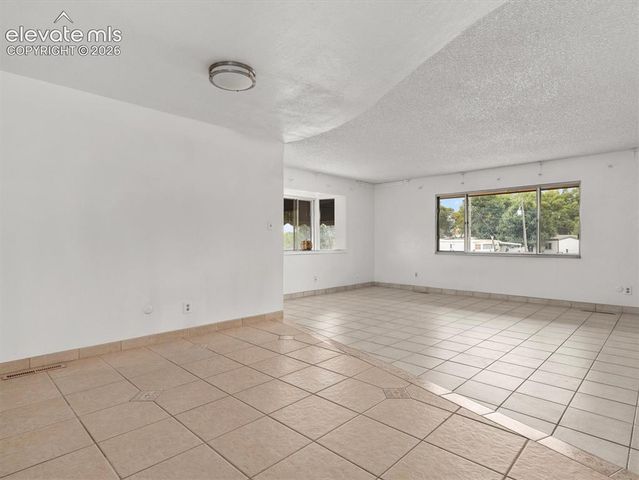 207 Autobee Lane, Avondale, CO 81022