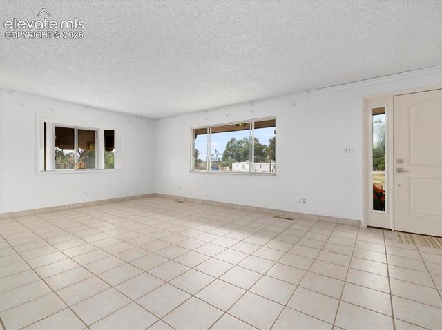 207 Autobee Lane, Avondale, CO 81022