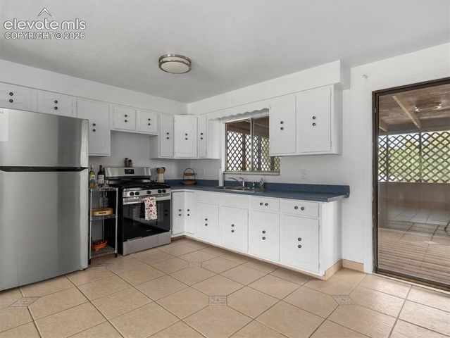 207 Autobee Lane, Avondale, CO 81022