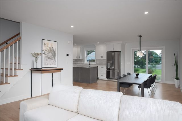 15 Recess Lane, Warwick, RI 02889