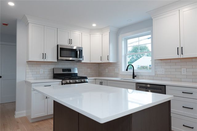 15 Recess Lane, Warwick, RI 02889