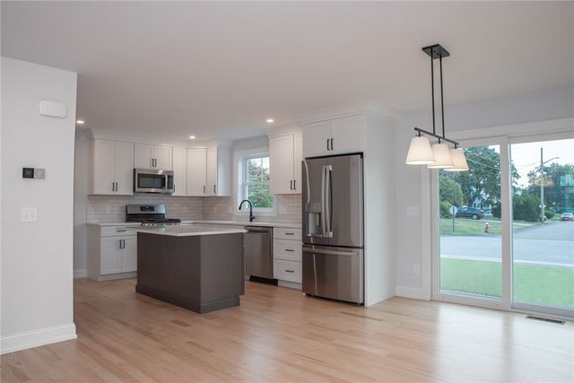 15 Recess Lane, Warwick, RI 02889