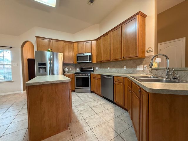 9206 Hidden Lake E, Magnolia, TX 77354