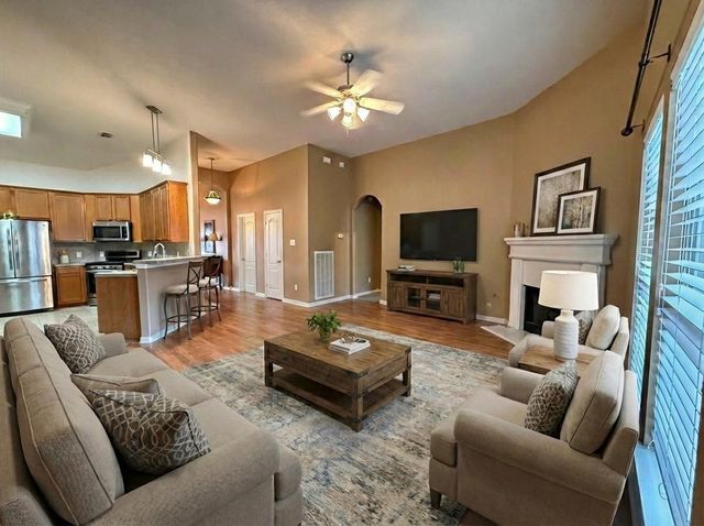 9206 Hidden Lake E, Magnolia, TX 77354