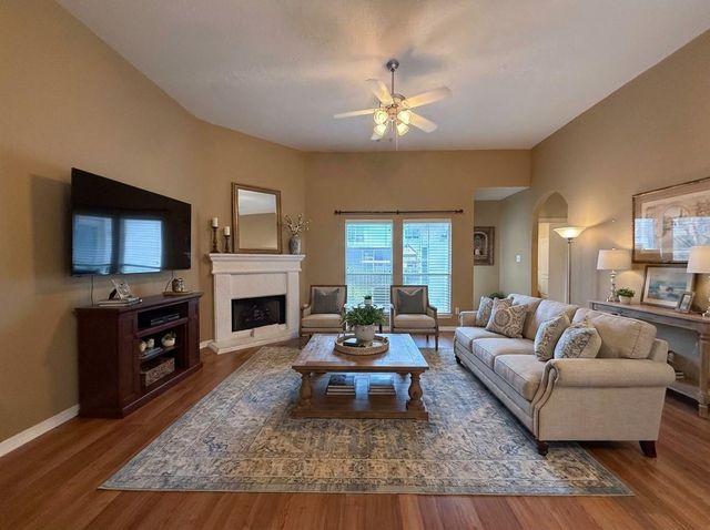 9206 Hidden Lake E, Magnolia, TX 77354