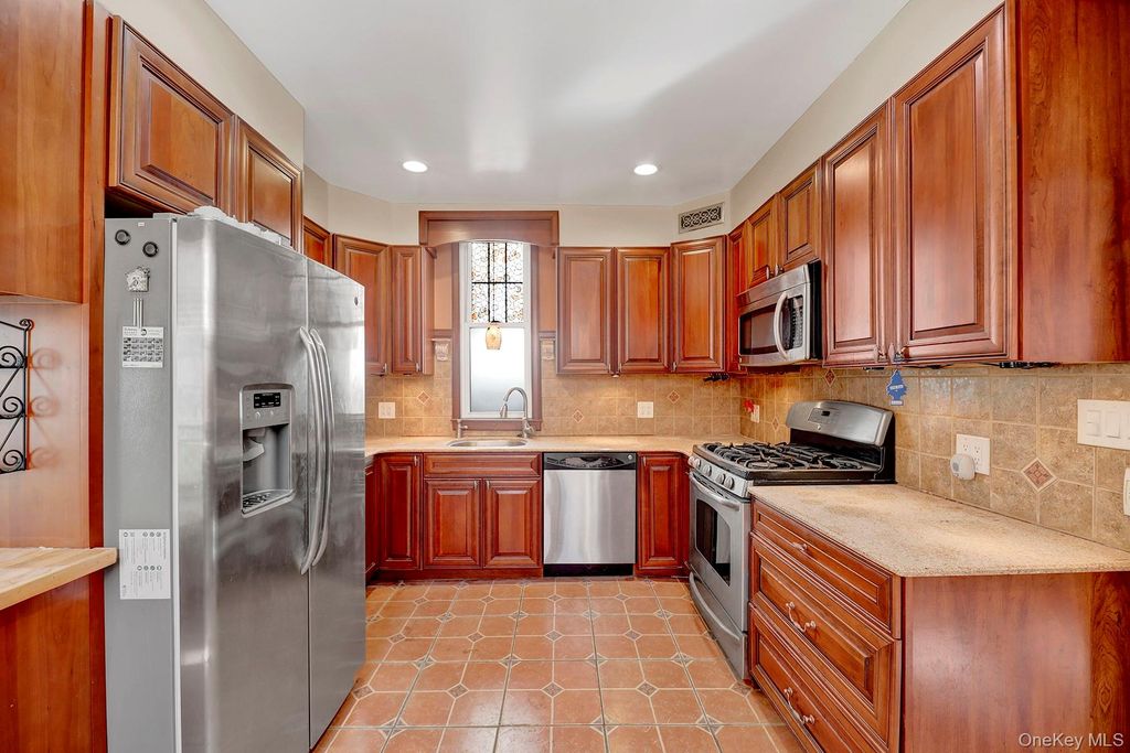964 E 94th Street, Brooklyn, NY 11236
