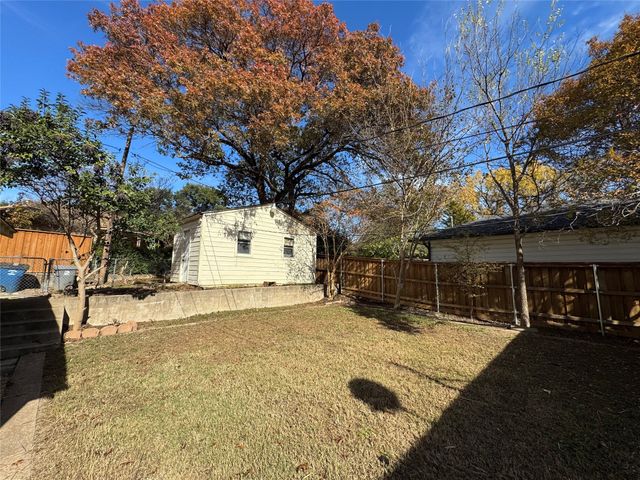 2261 Springhill Drive, Dallas, TX 75228