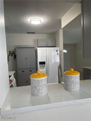 2705 SE 17th AVE, Cape Coral, FL 33904