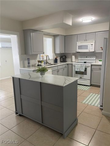 2705 SE 17th AVE, Cape Coral, FL 33904