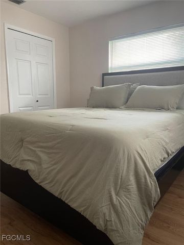 2705 SE 17th AVE, Cape Coral, FL 33904