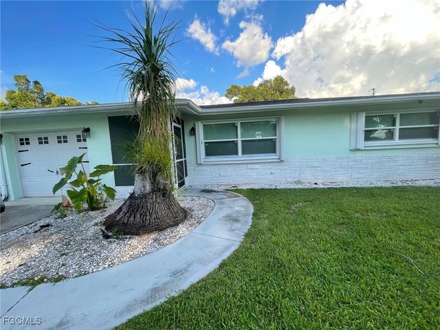 2705 SE 17th AVE, Cape Coral, FL 33904