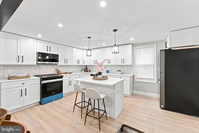 36 W CENTER ST, Clayton, NJ 08312