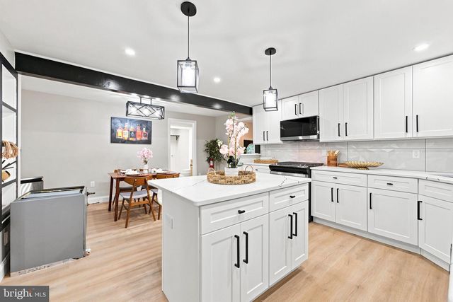 36 W CENTER ST, Clayton, NJ 08312