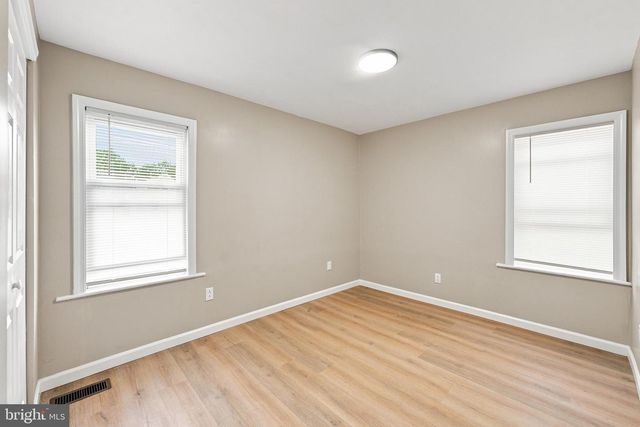 36 W CENTER ST, Clayton, NJ 08312