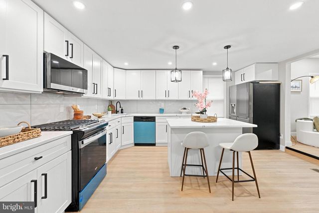 36 W CENTER ST, Clayton, NJ 08312