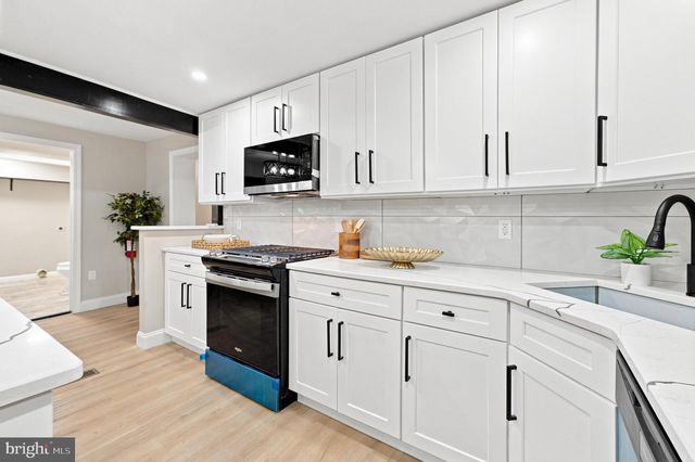 36 W CENTER ST, Clayton, NJ 08312